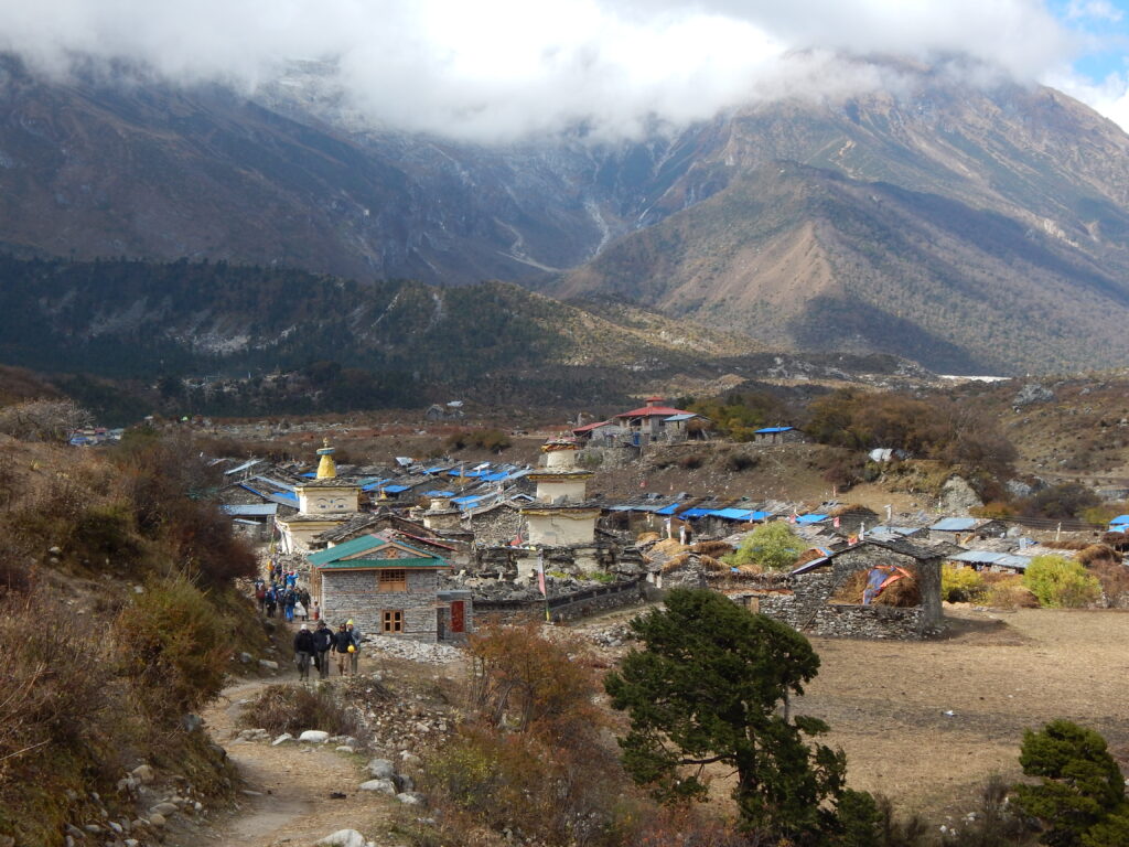 samagaon trekking w himalajach