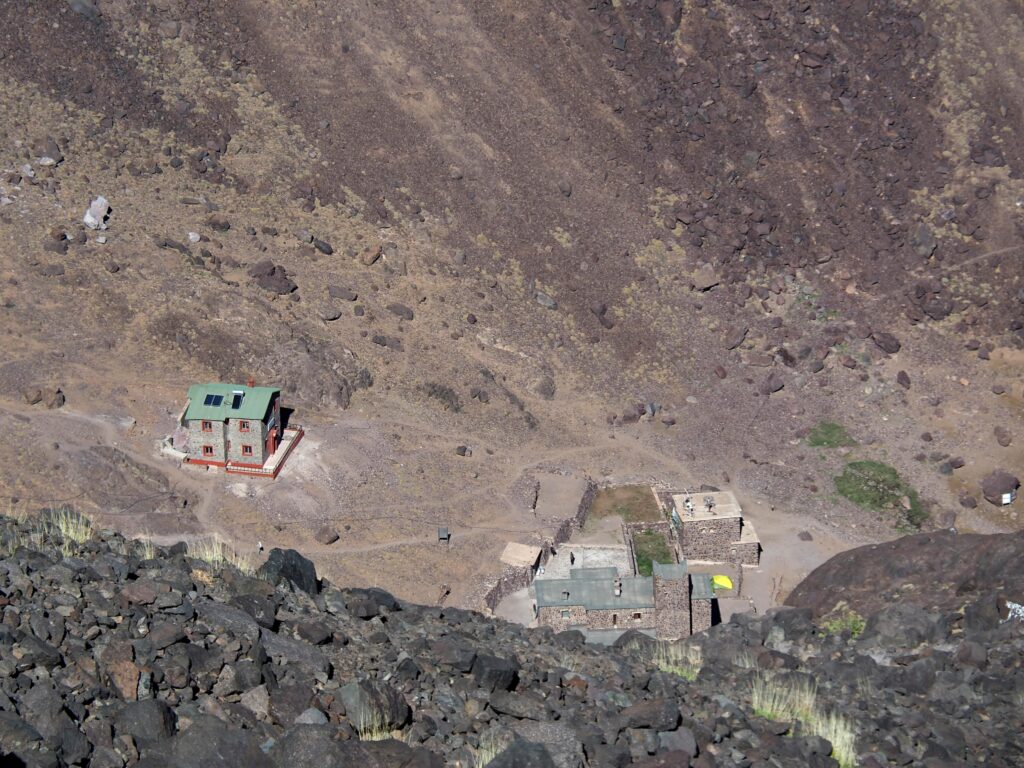 tubkal stromy fragment nad schroniskiem