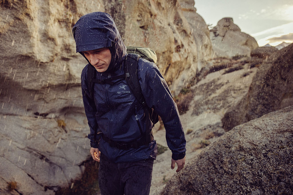 Kurtki Arc'teryx Beta - niezawodny towarzysz w pokonywaniu górskich wyzwań (fot. Arc'teryx)