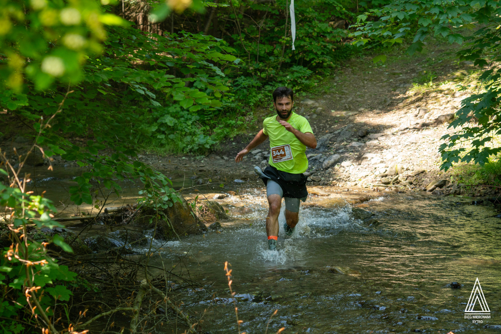 Trail running w naturalnym środowisku.