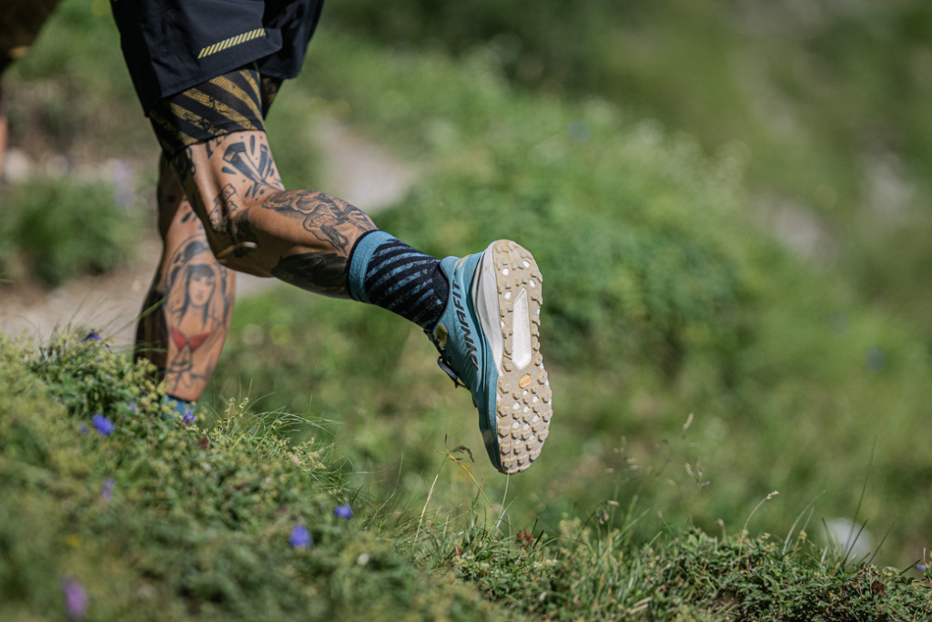 Model Dynafit Trail – lekki, techniczny but do biegania w terenie, testowany na trasie o dużym przewyższeniu.