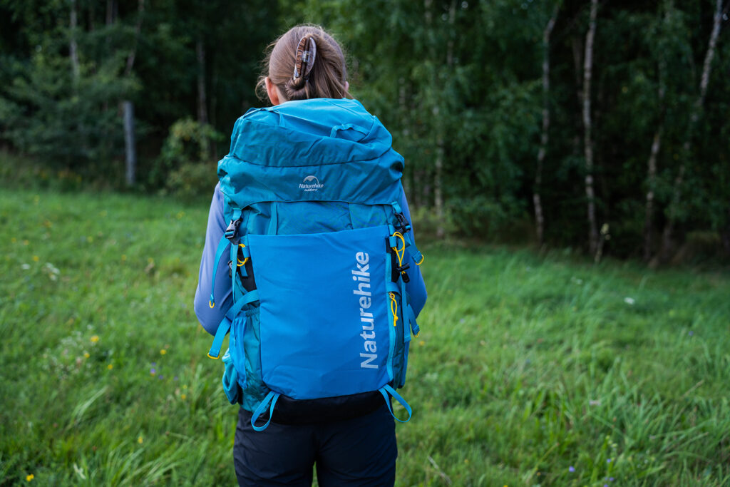 Plecak, który sprawdza się zarówno na jednodniowych wypadach, jak i dłuższych trekkingach.