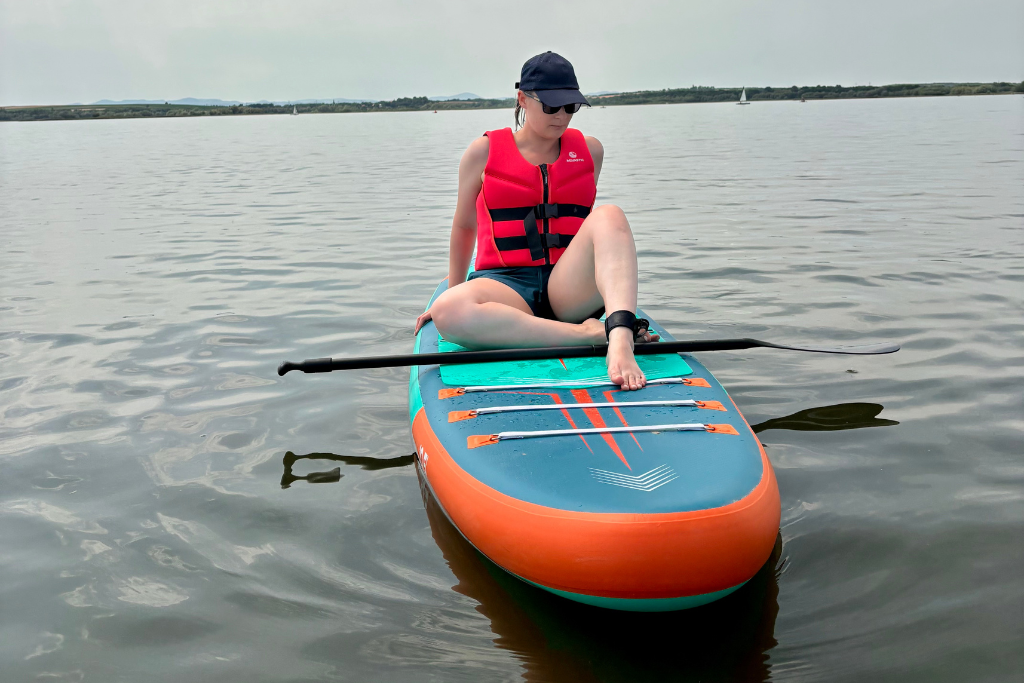 Test desek SUP Volven Bora w warunkach spokojnego, rekreacyjnego pływania.