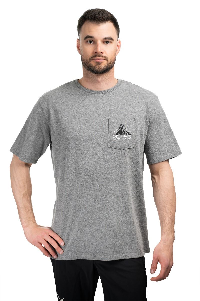 KOSZULKA CHOUINARD CREST POCKET RESPONSIBILITI-TEE-GRAVEL HEATHER