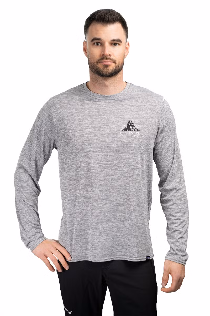 KOSZULKA L/S CAP COOL DAILY GRAPHIC-LANDS-CHOUINARD CREST: FEATHER GREY